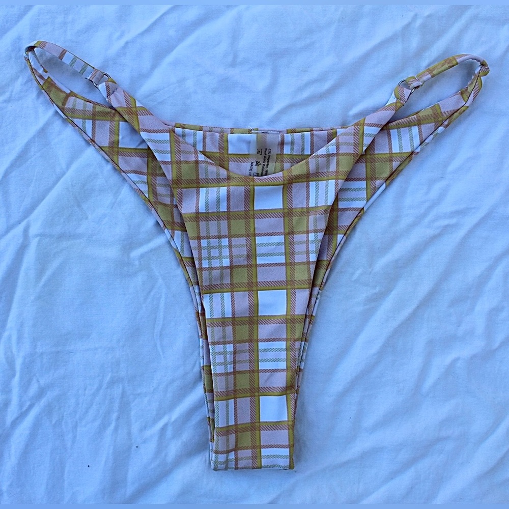 shein bikini—great quality—adjustable top for desired coverage—never worn